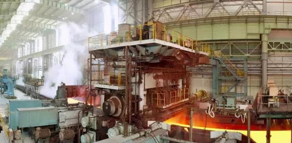 航母為何如此抗揍？鋼板比城牆還厚？中國航母特種鋼為何這麼難