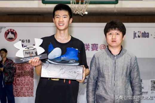 官宣!中國17歲美式後衛入選NBA精英計劃,吃住行全包,未來可期 官宣!中國17歲美式後衛入選NBA精英計劃,吃住行全包,未來可期
