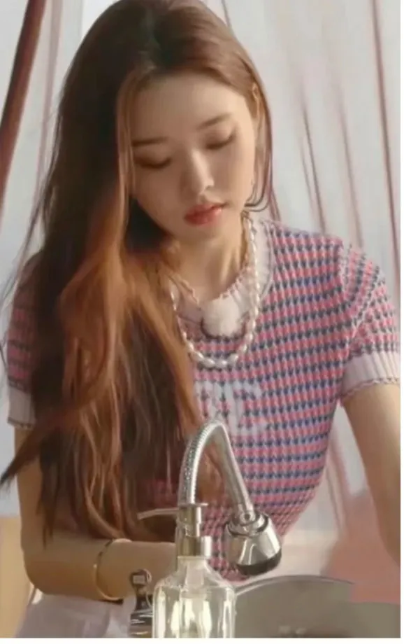 Jennie居然被“新一代人間香奈兒”克隆了