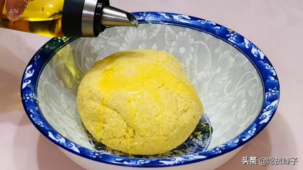 小米和雞蛋一起做，原來這麼好吃，不煮粥不蒸糕，出鍋孩子搶著吃