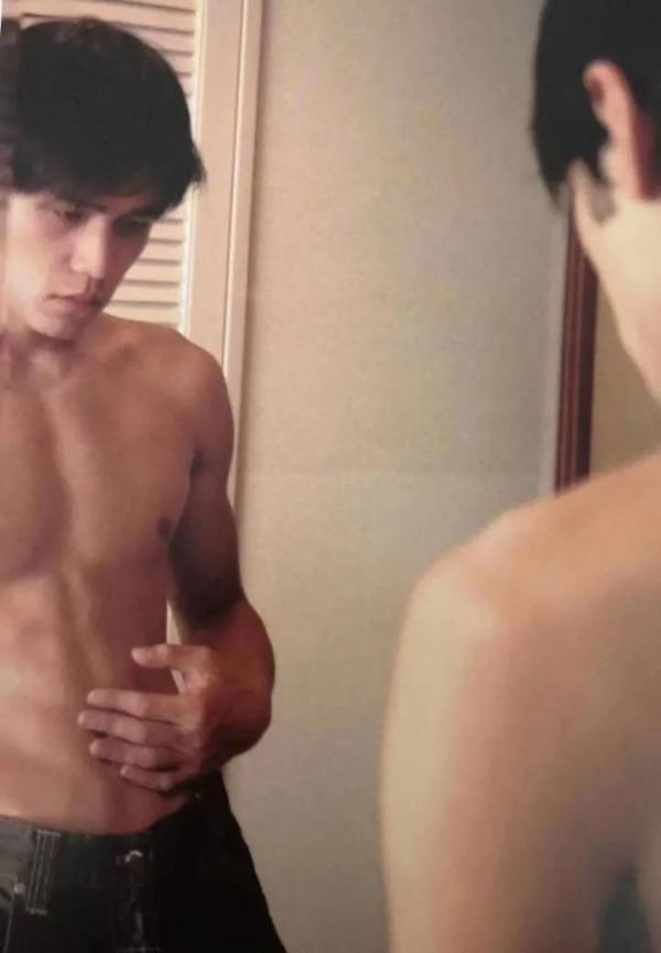 周杰倫年輕時的腹肌照 周杰倫年輕時的腹肌照