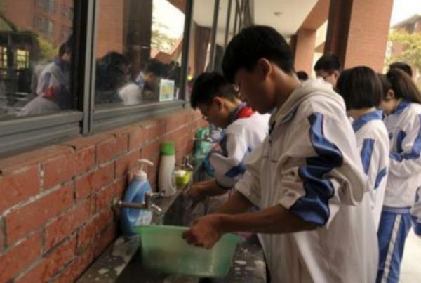 高考後才明白，住校生和走讀生的差距很大，家長需權衡利弊