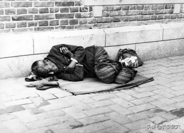 1934年，一“乞丐”硬闖根據地被攔，周總理見後驚呼：怎麼是你？