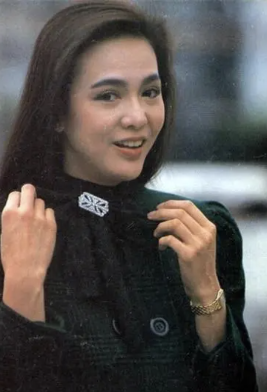 越整越難看後遺症一堆的9位女星！臉像鞋拔子，不敢做大表情