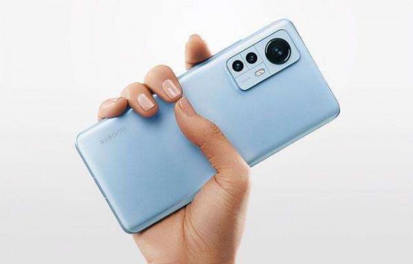 單手操作仍是最愛！蘋果、安卓、國產小屏手機大比拼，最心儀哪款