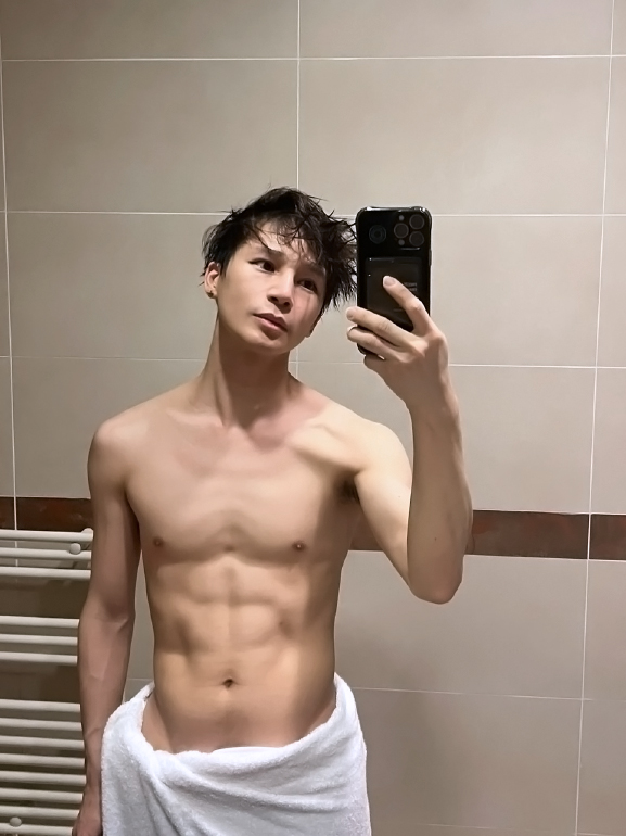 陳奕天2021年末腹肌鑑賞 一如既往的養眼 陳奕天2021年末腹肌鑑賞 一如既往的養眼