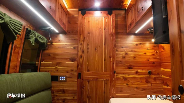 賓士四驅越野房車，3.0T柴油配7AT動力猛，主臥像青年旅館有創意