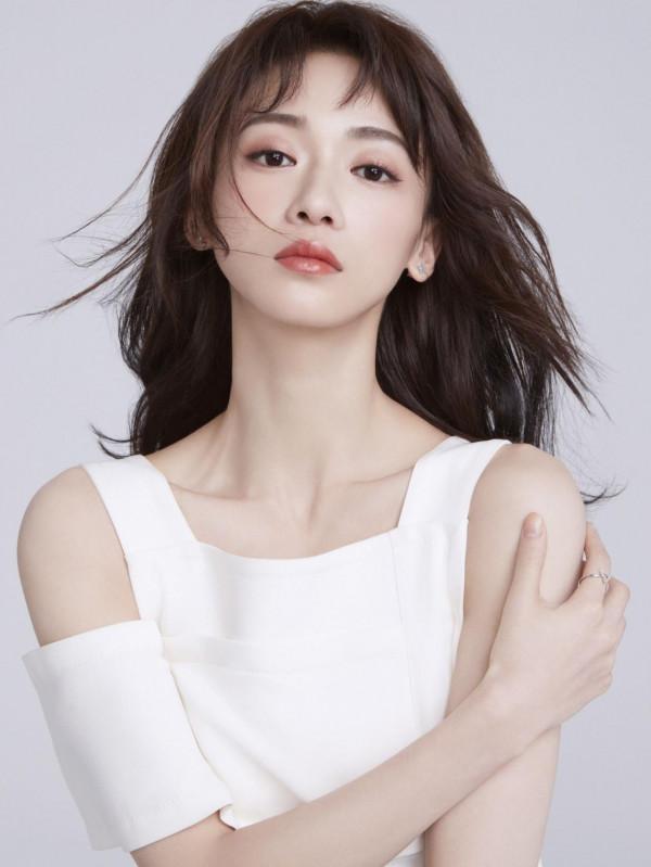 新晉女星吳謹言感情路坎坷，交了多個男友皆是渣男？還曾被家暴