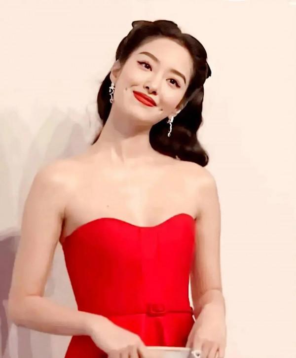 她們驚豔了時光，15位湖北籍女星，個個明豔大氣，沒有傻白甜