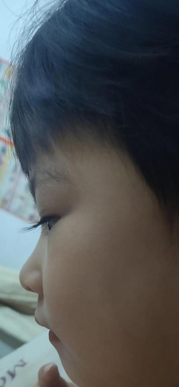 娃的睫毛長嗎？