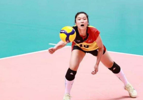 王夢潔已隨山東女排開訓，恩師落選無礙前程，蔡斌恐不敢放棄她