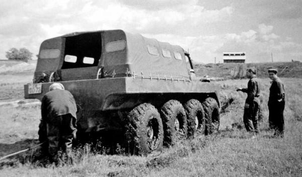 蘇聯沼澤越野8&times;8卡車成為BTR裝甲車之父
