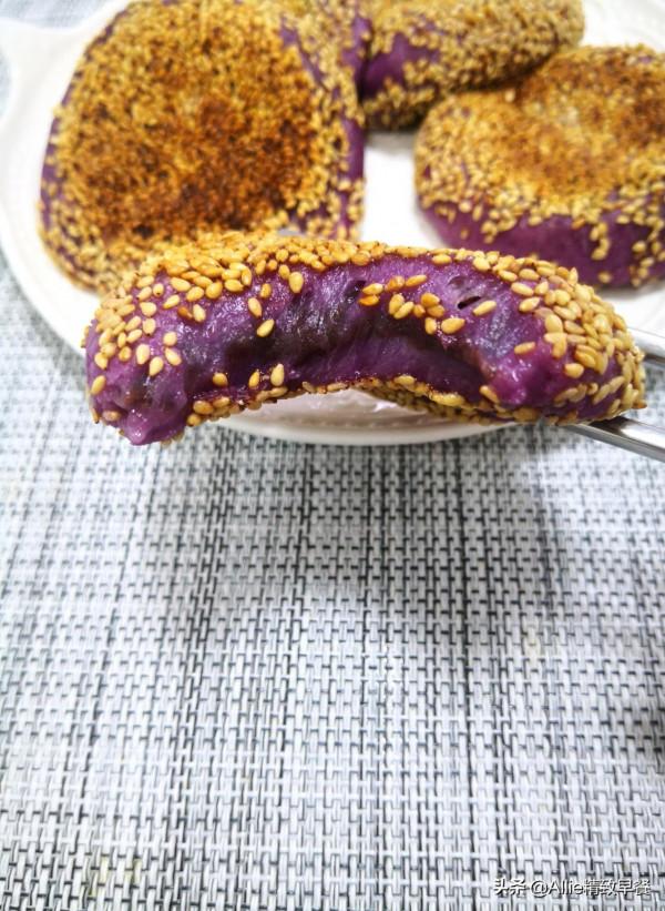 不用擀麵的紫薯豆沙餅，用平底鍋就能做，軟糯香甜，簡單易上手