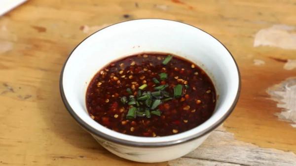 四川名菜“李莊白肉”刀工、蘸碟是關鍵 四川名菜“李莊白肉”刀工、蘸碟是關鍵