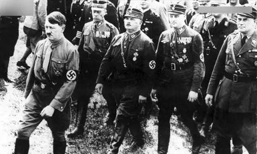 希特勒的幫兇,殺人如麻的惡魔,納粹二號人物希姆萊的罪惡人生 希特勒的幫兇,殺人如麻的惡魔,納粹二號人物希姆萊的罪惡人生