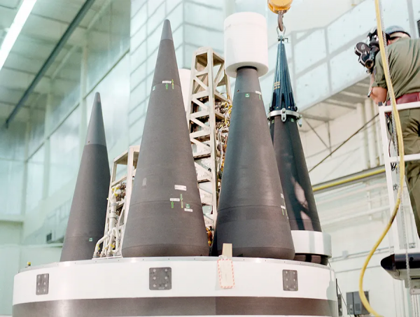 中國核彈威脅全世界?外交部駁斥:美國實際擁有的核彈高達5500枚 中國核彈威脅全世界?外交部駁斥:美國實際擁有的核彈高達5500枚