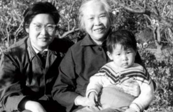 1984年賀子珍病逝，上海市委請示葬禮的規格，鄧小平一句話定調