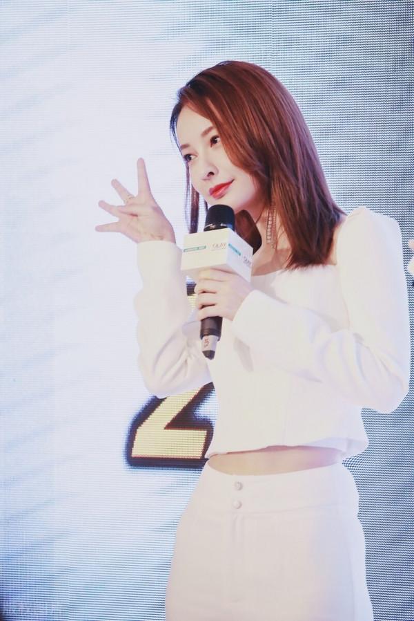 長髮的吳昕還是很好看的，很迷人