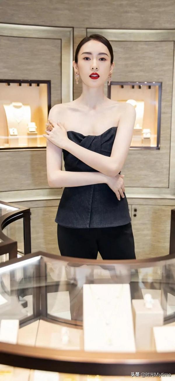 明星桌布:女人味十足的童謠 明星桌布:女人味十足的童謠