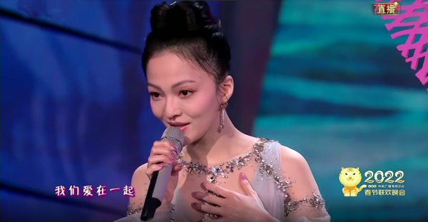 央視春晚笑點多：賈玲衣服能掃福，沈騰撞臉湯姆貓，鄧超放飛自我