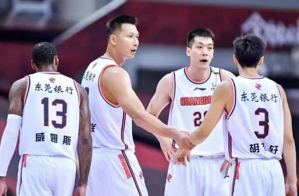 給力！易建聯透過體測，西蒙斯交易新動態，籃網陷入困局