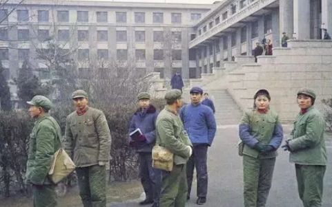 1974年，一個大學生主動退學申請傳遍了全中國，周恩來特批同意