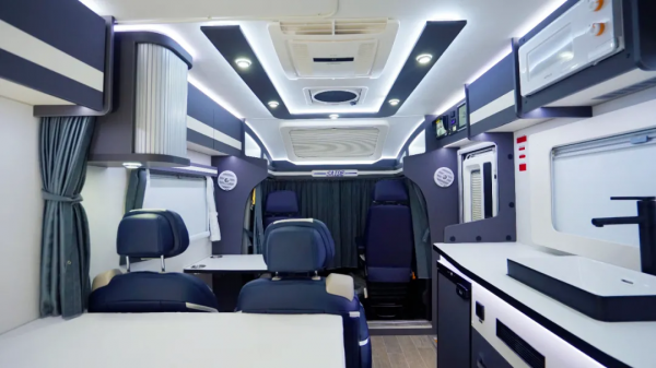 國六依維柯+豪華車內配置 賽德新旗艦“獵鷹G系列”亮相