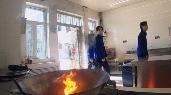 面對著火的煤氣罐，陳小春張智霖張晉的反應大不同，細節看出教養