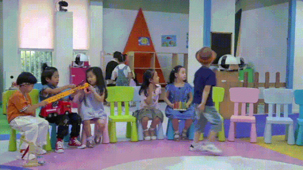 幼兒園高畫質監控下,藏著我們最想知道的娃的“社交”秘密 幼兒園高畫質監控下,藏著我們最想知道的娃的“社交”秘密