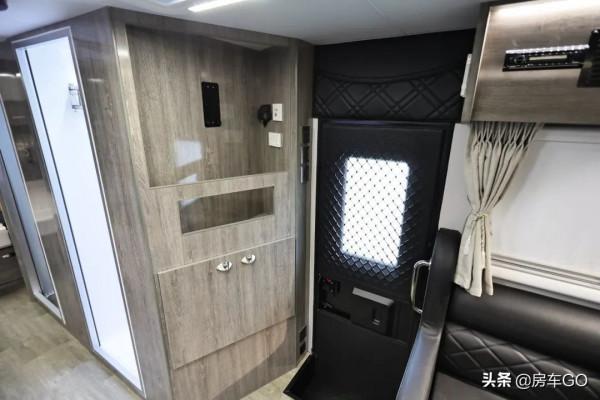 房車中的“陸地巡洋艦”，霸氣外形車內精緻，黑系HQ21實拍評測