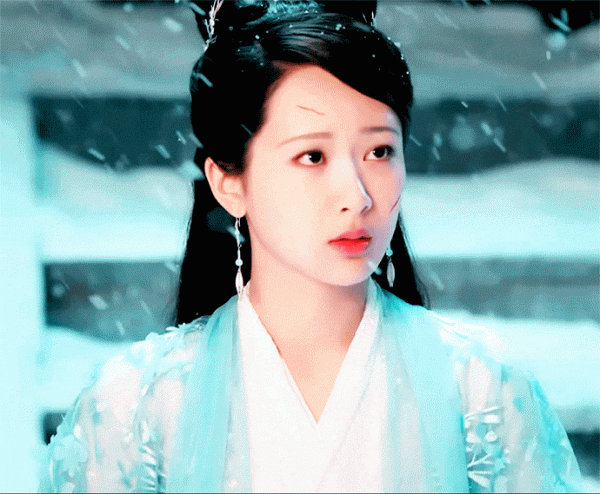 15位女星雪景美圖：楊冪嬌俏、劉詩詩經典，寫真照竟是沈月贏了？