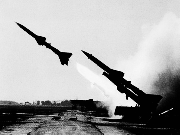 國防部第五研究院，院內保密極嚴，每個區域設警衛，不準互相串通