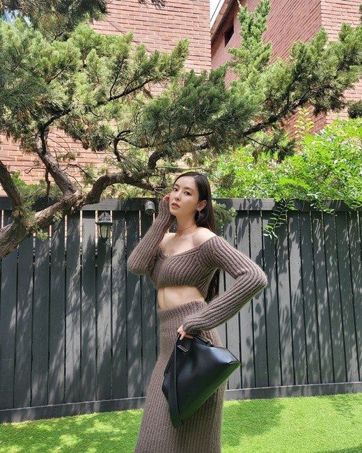 李多喜·李海莉展現了迷人的針織時尚，相同衣服不同感覺