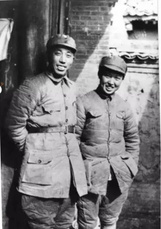 1981年，王震第七次回家鄉，笑眯眯地問工作人員：你看我兇惡不？