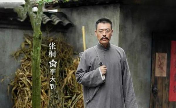 從“魏和尚”到“李大釗”，張桐用了19年，終於躋身一線男星