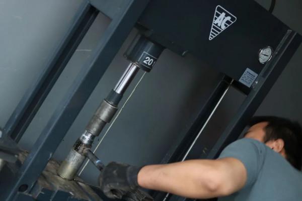 怪獸修車：翻新“殘舊不堪”的07款12代皇冠3.0，一代經典再復活