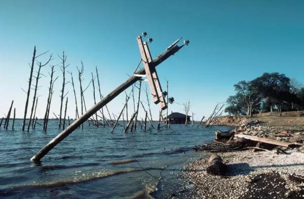 工人鑽錯一個孔，造出一個巨大湖