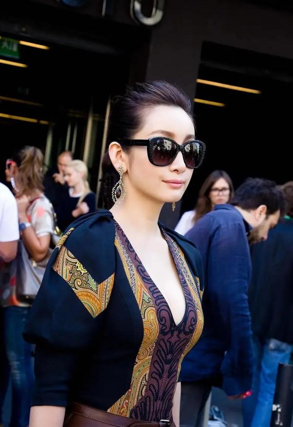 我被秦海璐圈粉了！御姐歸來，這誰頂得住啊