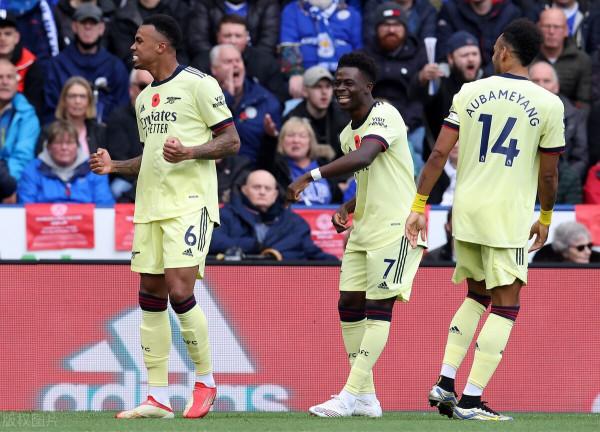 國際足球戰報:C羅進球曼聯3:0熱刺 皇馬2:1埃爾切 國際足球戰報:C羅進球曼聯3:0熱刺 皇馬2:1埃爾切