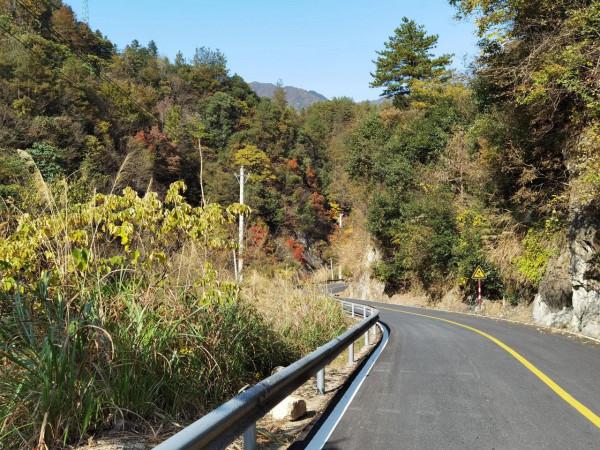 秋染大別山，最美是英山