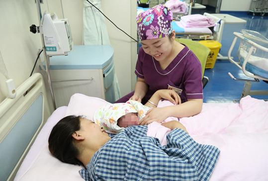 在人民醫院生孩子好還是專門的婦幼保健院好？二胎寶媽說了大實話