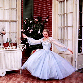 赫本和格蕾絲·凱利造型全方位對比:從銀幕穿搭到私服,你pick誰 赫本和格蕾絲·凱利造型全方位對比:從銀幕穿搭到私服,你pick誰