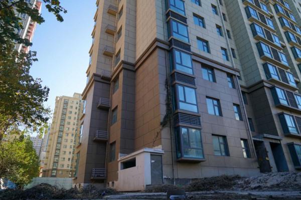 買房15年仍未交付,石家莊一爛尾樓拖垮500多業主:“當初買房為結婚,現在孩子都上中學了仍沒住進去” 買房15年仍未交付,石家莊一爛尾樓拖垮500多業主:“當初買房為結婚,現在孩子都上中學了仍沒住進去”