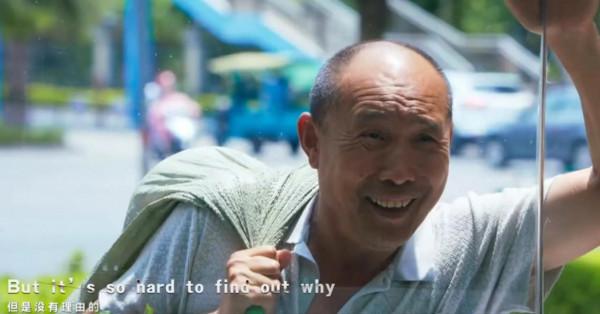 新劇《開端》陣容太強，簡單公交車花絮，結尾男主抱女主