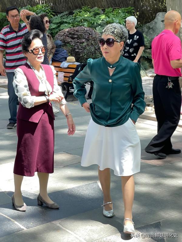 上海的老奶奶真會穿,不扮嫩不老氣,用態度告訴你:時尚不分年齡 上海的老奶奶真會穿,不扮嫩不老氣,用態度告訴你:時尚不分年齡
