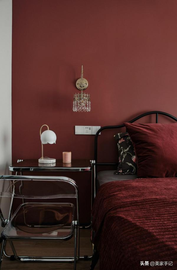 越來越多人不做電視牆，學她家打滿櫃子，全屋不是一般的實用大氣