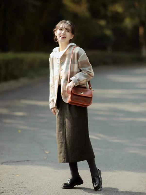 小個子也要時髦範，秋冬必備的“三件”單品，帥氣時髦很顯高