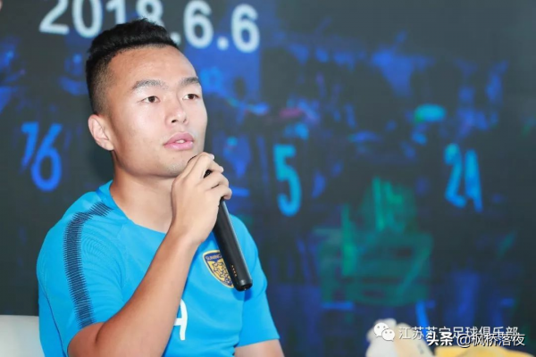 在中超後防輕鬆玩倒鉤！26歲土炮證明蘇寧冠軍成色，替補都這麼強