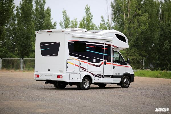 宇通新品，少見的佈局！適合三口家庭假期出遊的單拓展房車