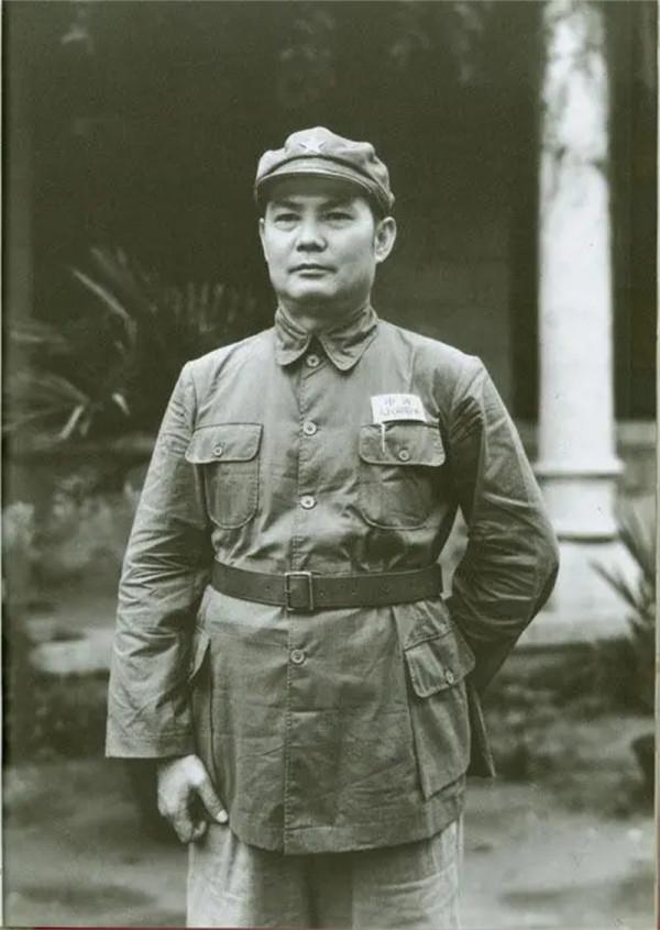 1949年廣東軍區成立，司令員和副司令員都是誰？最後是什麼軍銜